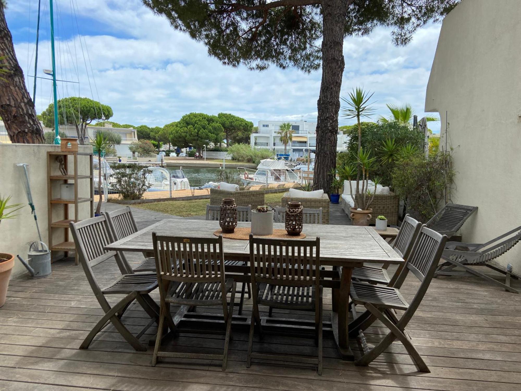 Marina Avec Place De Bateau A Port Camargue Льо Гро-дю-Роа Екстериор снимка